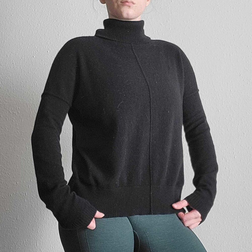 Cuyana Women's Cozy Turtleneck CBK Basic Cashmere Blend Sweater